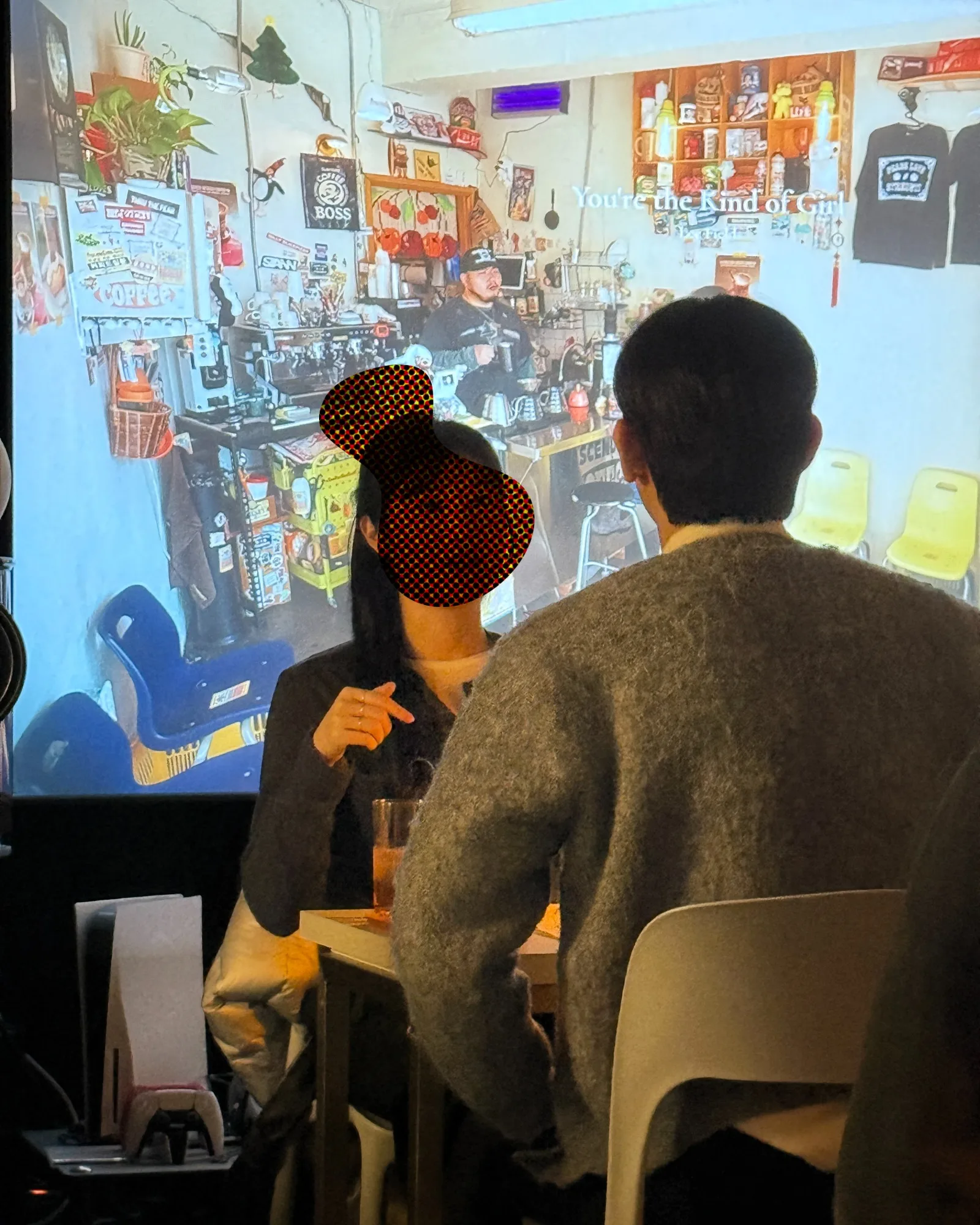 로테이션 소개팅 업계 1위 감정적인 오렌지들 소개팅 현장 대화하는 남여 사진
