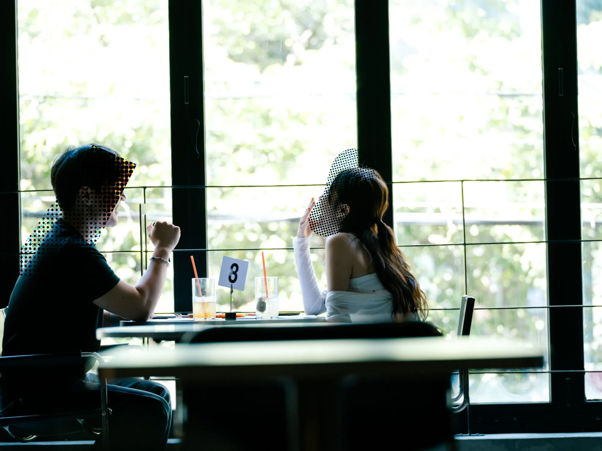 감정적인 오렌지들 로테이션 소개팅 사진 분위기가 좋고 어색하지 않은 모습
